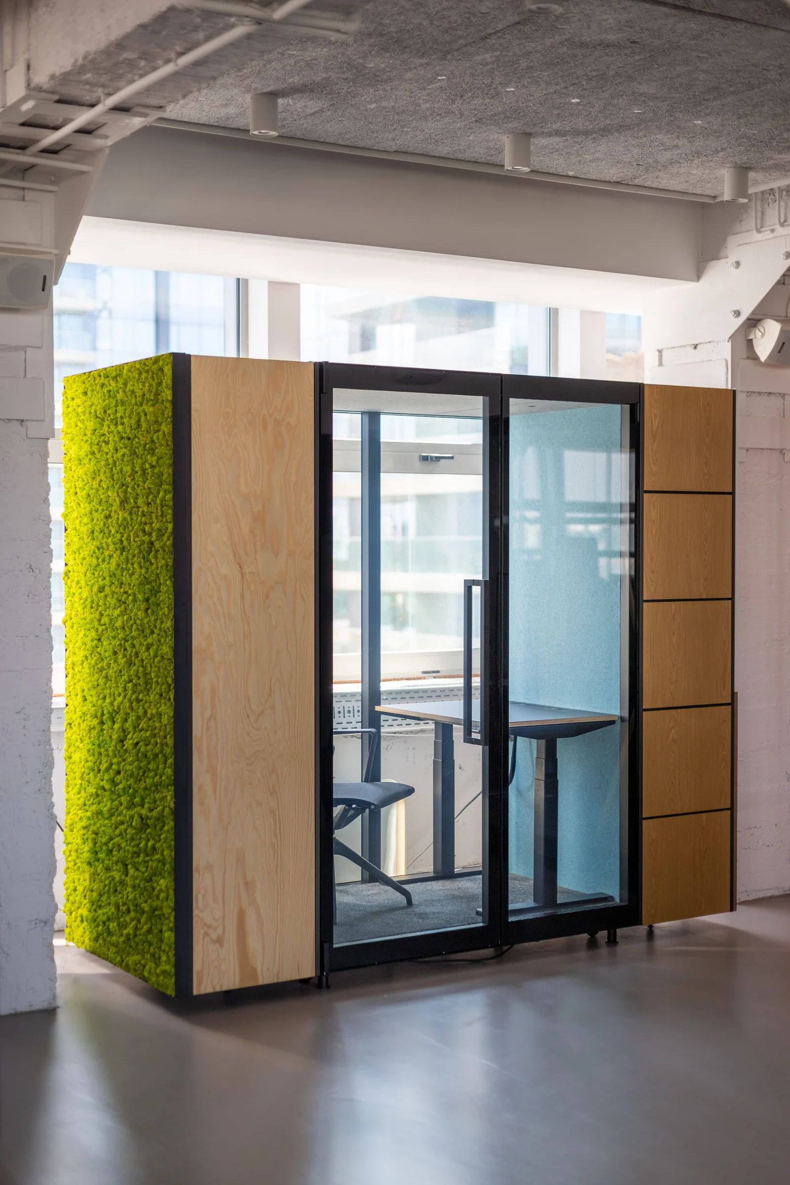 Kameleon acoustic booth storage linkage concept