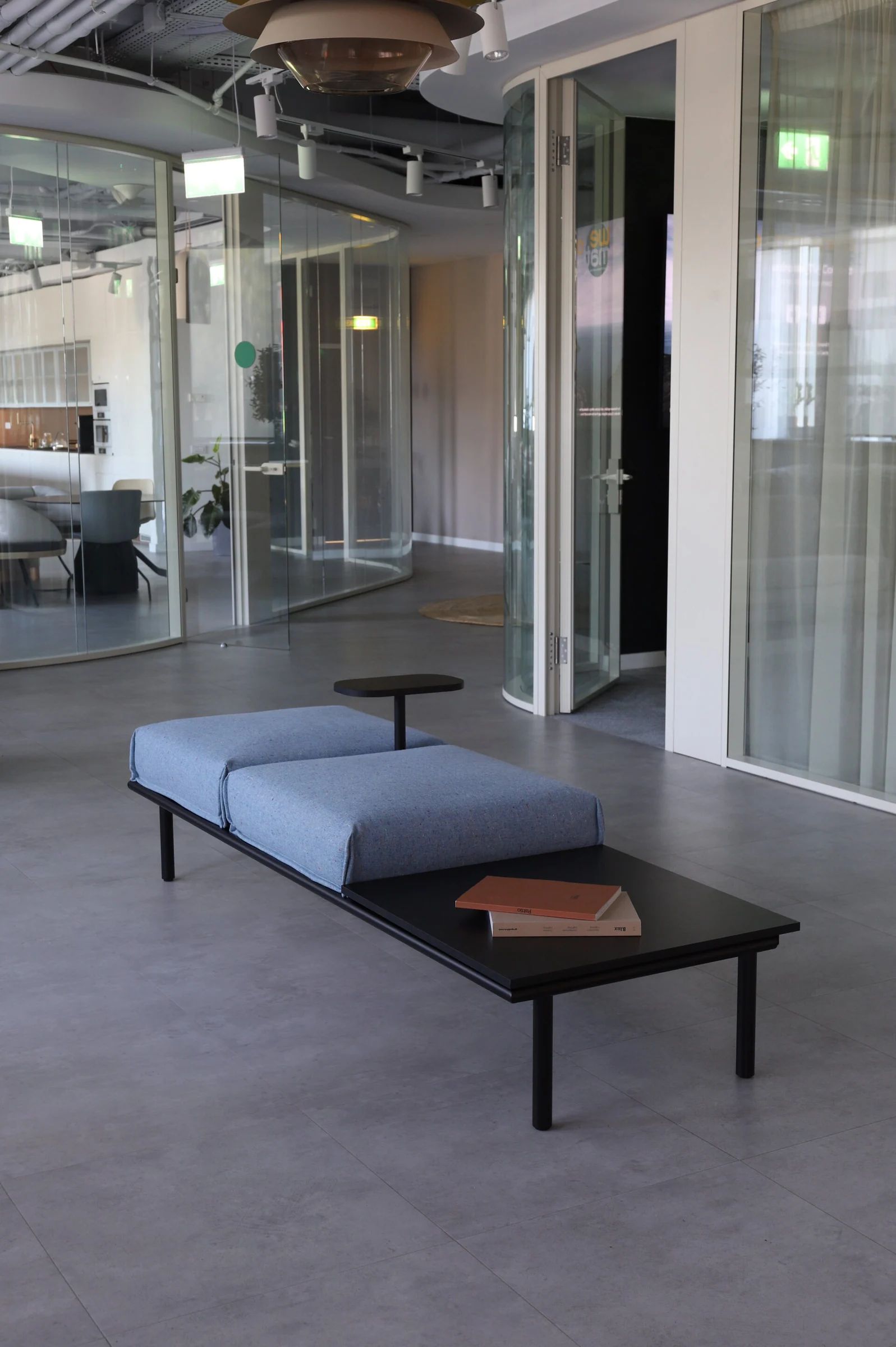Modular seating arrangement in an office lounge area